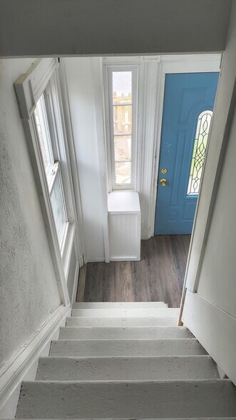 Building Photo - 328 Clay St