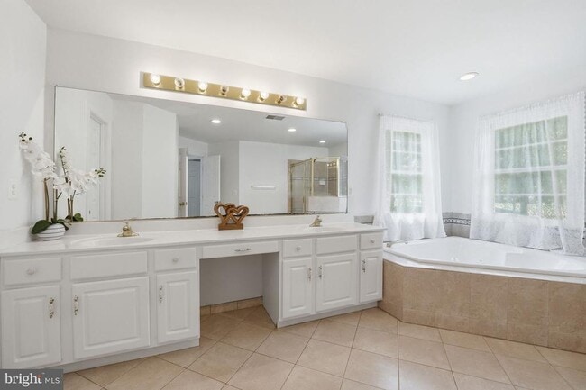 Building Photo - 7273 Tinsley Way