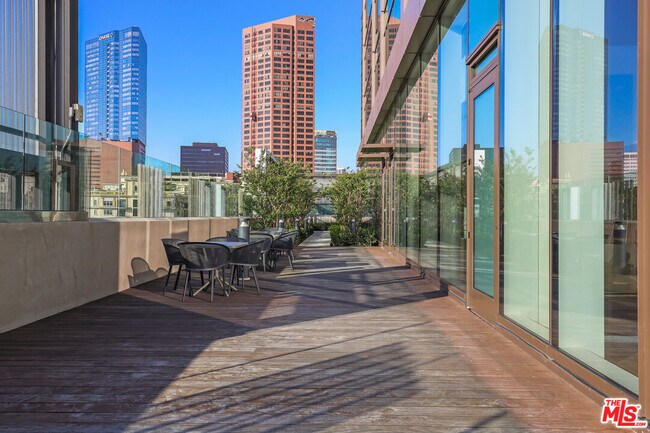 Building Photo - 889 Francisco St