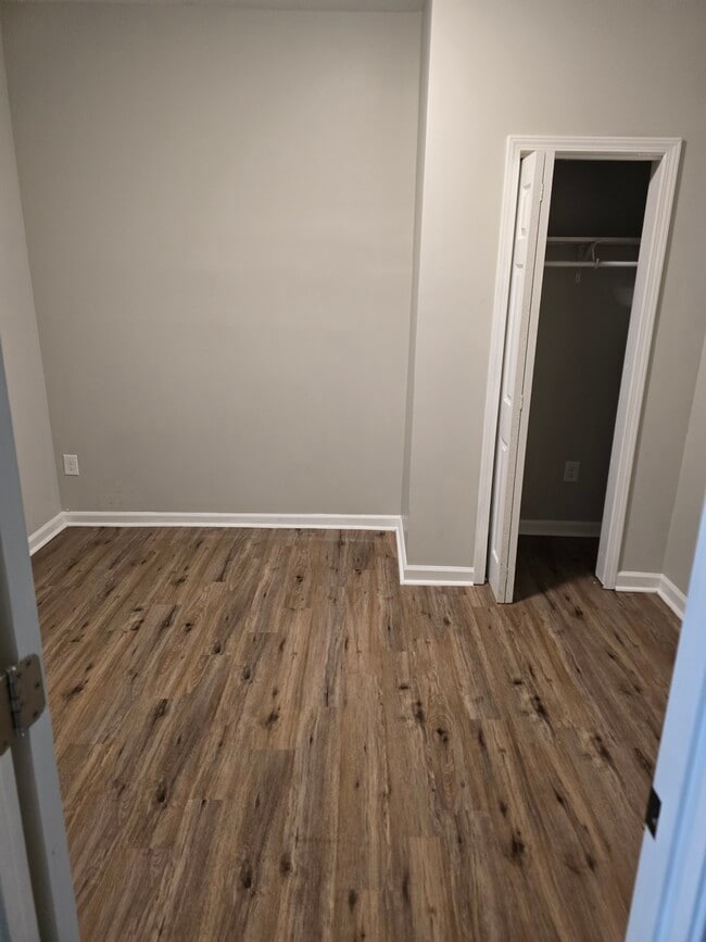 Building Photo - Macon Drive