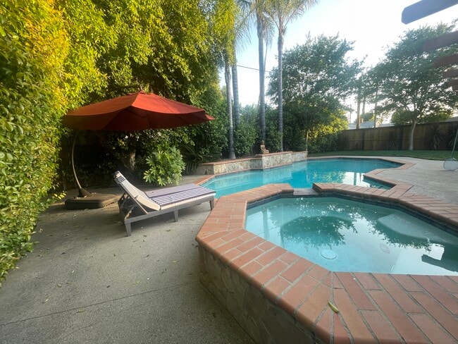 Building Photo - 20426 Lorne St