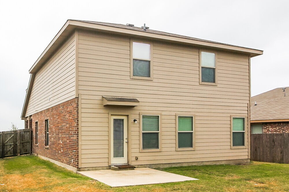 Building Photo - 2005 Blakehill Dr