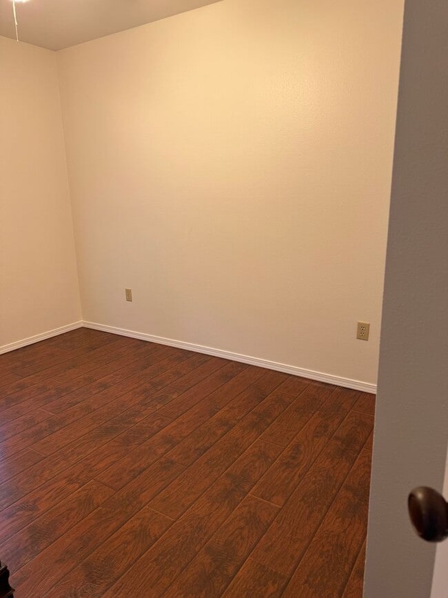 Building Photo - Charming 3 bedroom,  2 Bathroom