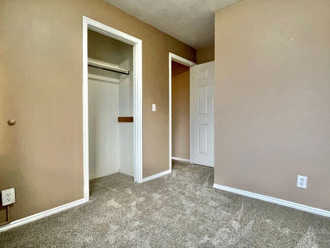 Building Photo - Cozy West Valley Home For Rent!