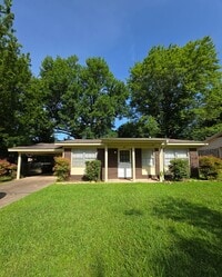 Building Photo - 821 N Parker Rd