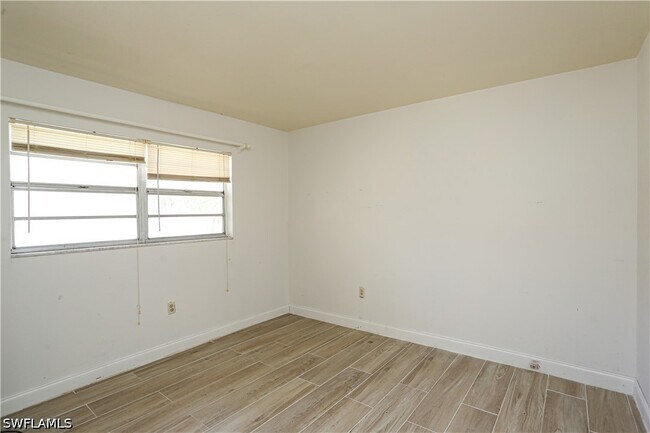 Building Photo - 1095 San Remo Ave