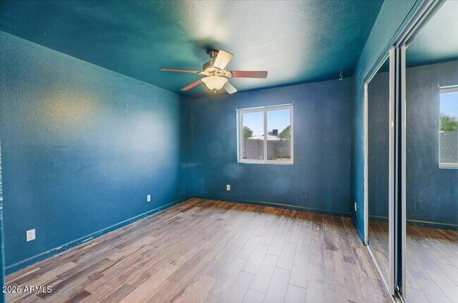 Building Photo - 1433 E Windsor Ave