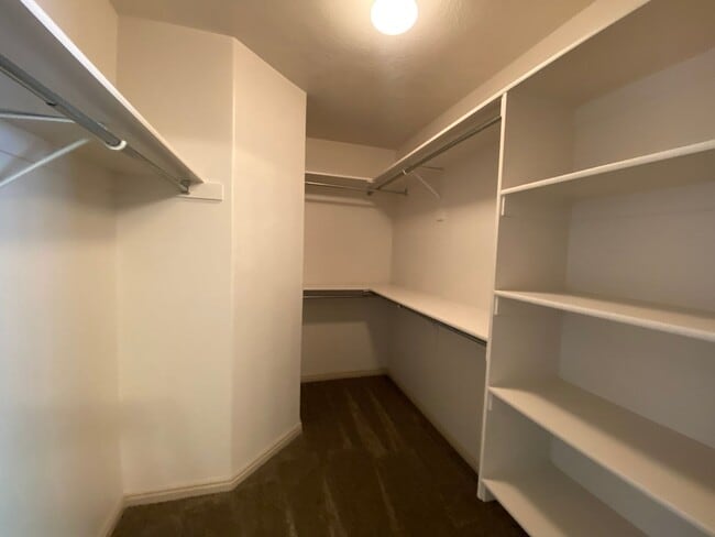 Building Photo - SPACIOUS HOME FOR RENT!