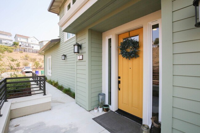 Building Photo - Enjoy Bay Views And Trails In This Newer Modern 3 Bedroom Home