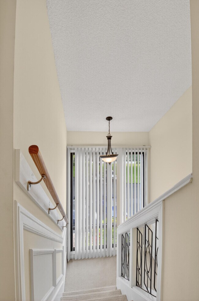 Building Photo - 3604 Bridgewood Dr