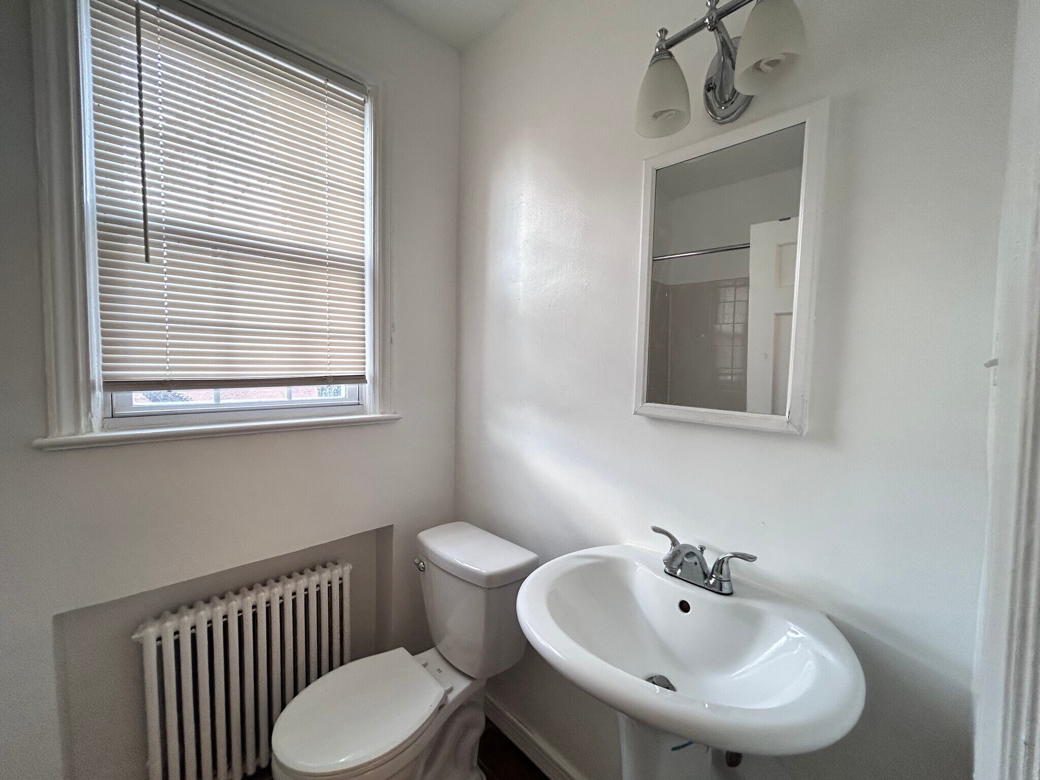 Building Photo - 4034 Calvert St NW