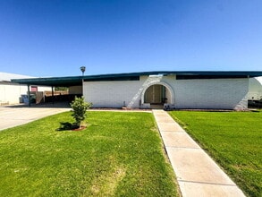 Building Photo - "Spacious 4-Bedroom, 2-Bathroom in Yuma!"