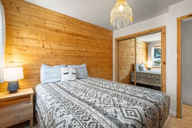 Building Photo - Nice condo near Heavenly available now!