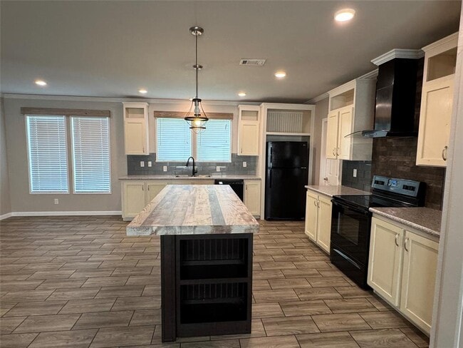 Building Photo - 685 Eileens Way