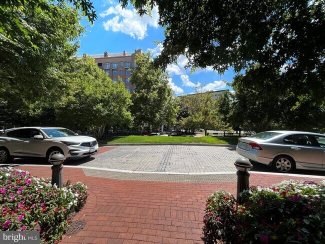 Building Photo - 2425 L St NW