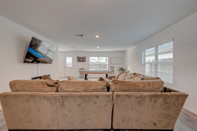 Building Photo - 1234 Blue Hazel Ct