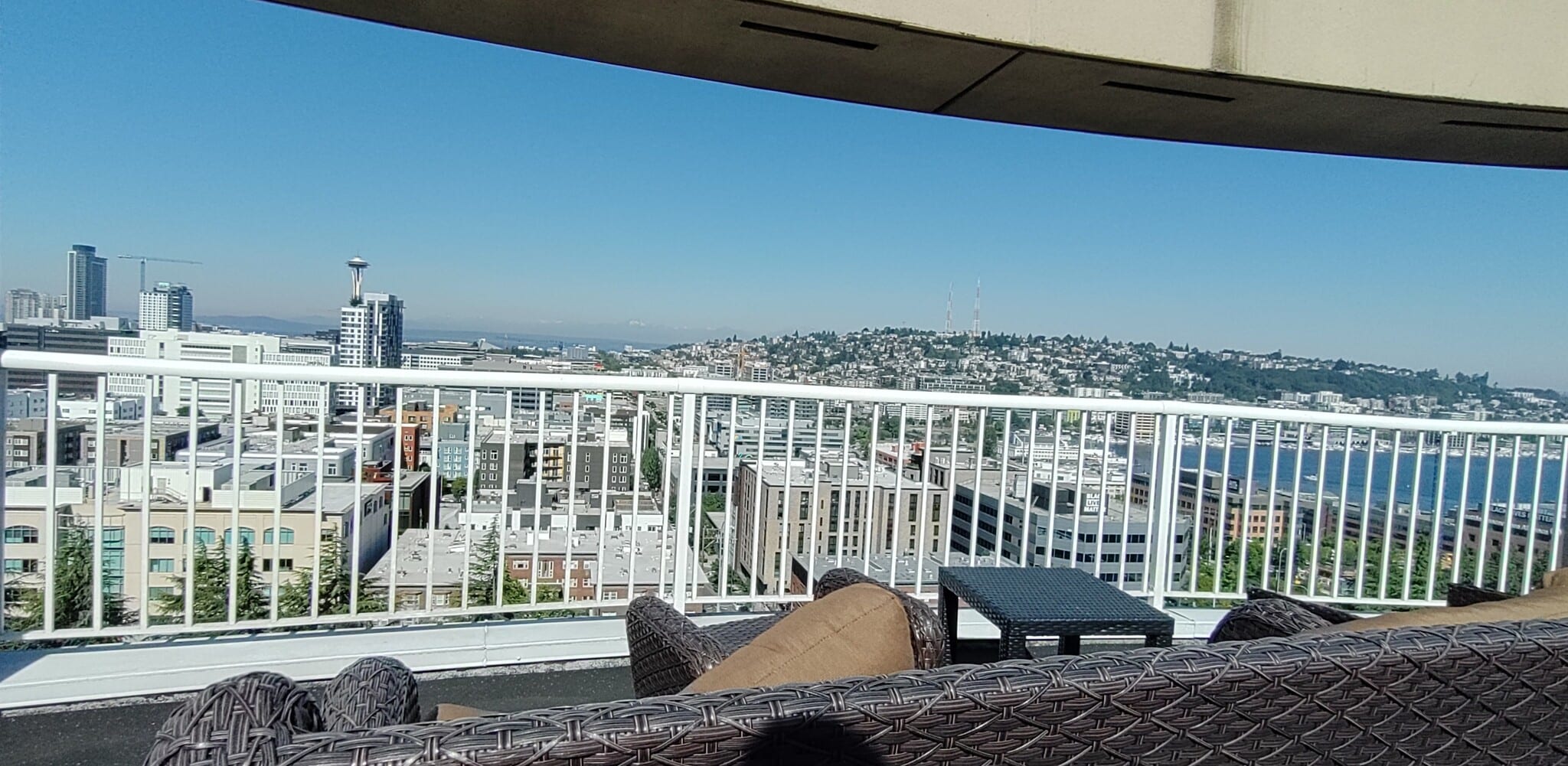Rooftop - 530 Melrose Ave E