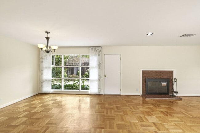 Building Photo - Thoughtfully Updated 3 Bed, 2 Bath Home Close to Rinconada Park, Lucie Stern Community Center, an...