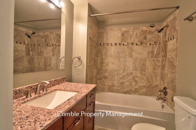 Building Photo - 16605 NE 87th St