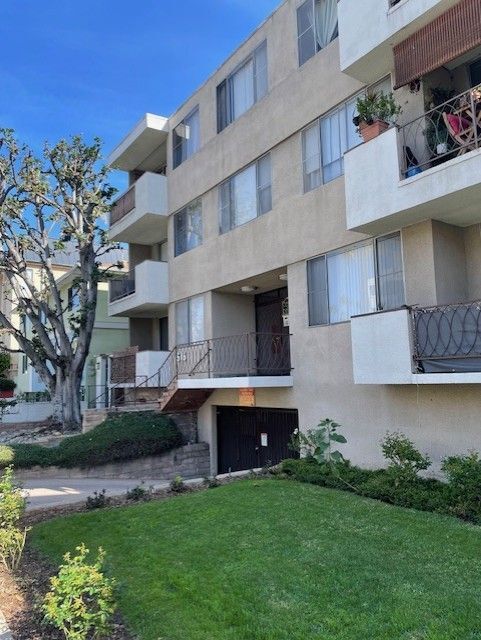 Building Photo - 516 S Alexandria Ave