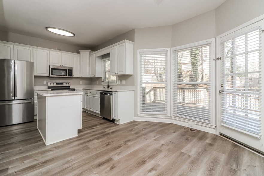 Building Photo - 245 St Martins Dr SE