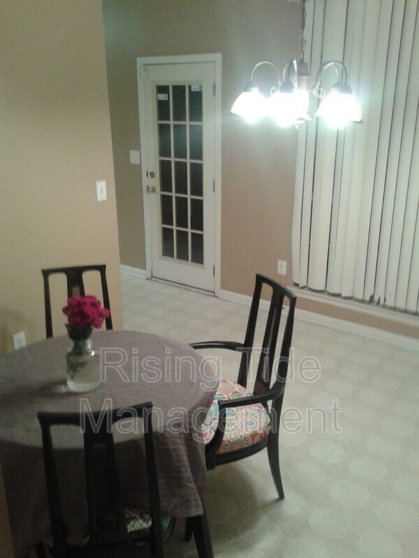 Building Photo - 106 Sommersby Cir