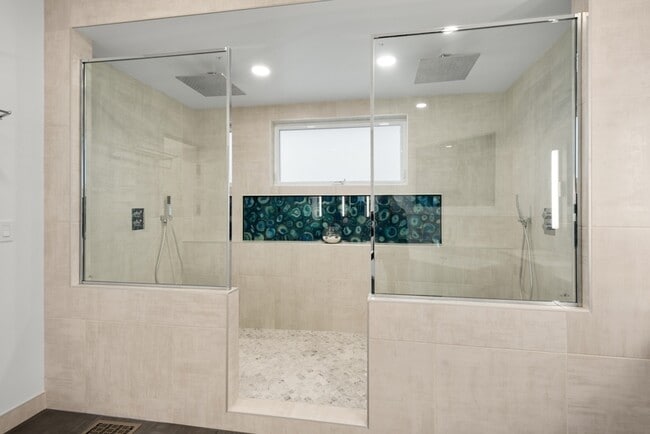 Building Photo - 6402 106th Ave NE