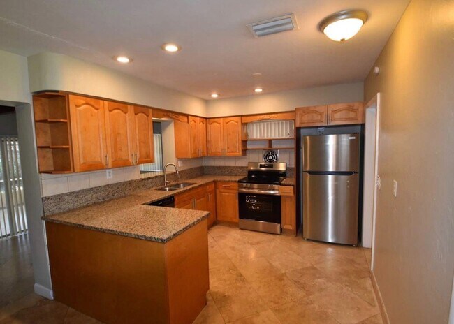 Building Photo - 2720 SW 15th Ct