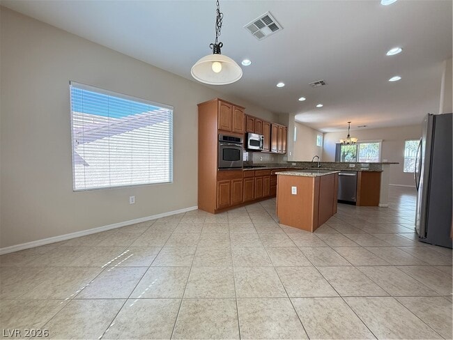 Building Photo - 2240 Shadow Canyon Dr