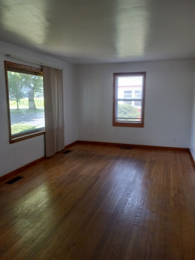 Building Photo - One Bedroom One Bath Ranch in Berrien Springs