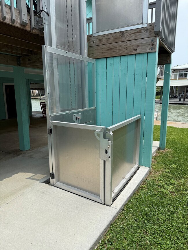 Building Photo - 1222 Oahu Dr