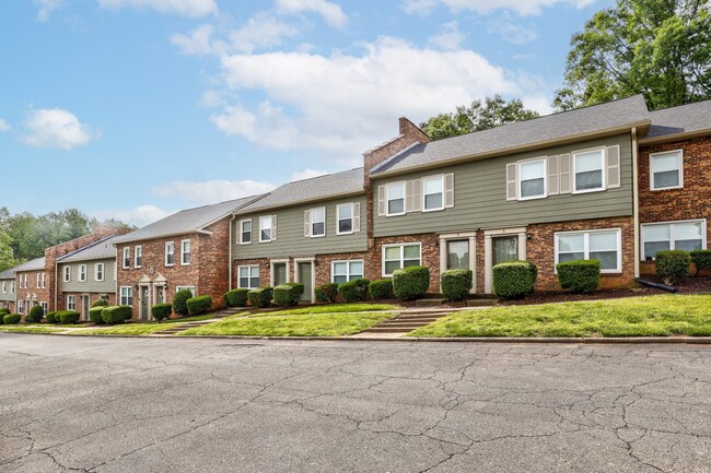 Building Photo - Carriage House Apartment Homes