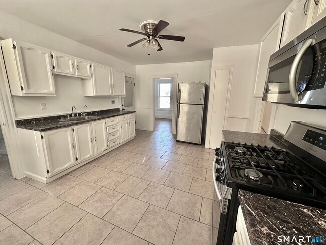 Building Photo - 1082 Townsend Ave