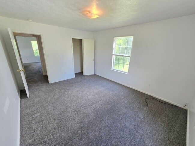 Building Photo - 313 S Curry St
