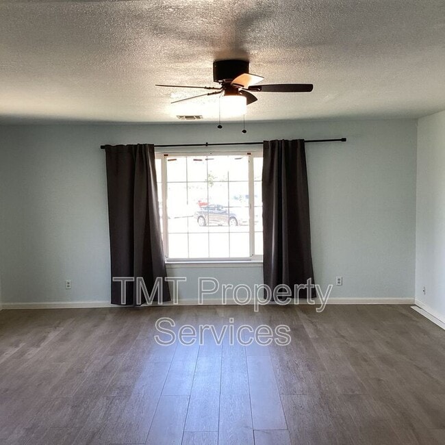 Building Photo - 8724 Halverson Dr