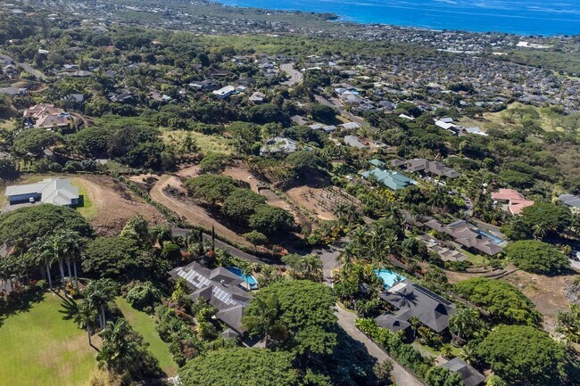 Building Photo - Luxury furnished 4 bedroom 3 bathroom with pool, spa, and outdoor showers