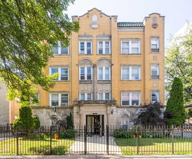 Building Photo - 1333 W Birchwood Ave