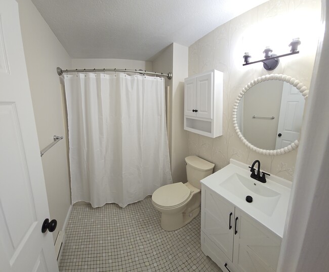 Building Photo - 5 Timberwood Dr