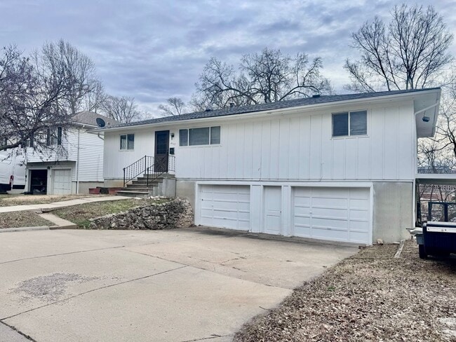 Building Photo - Four Bedroom Spacious Home Available