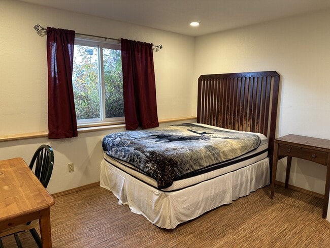 Building Photo - 2340 East End Rd