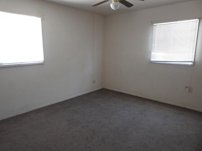 Building Photo - PENDING APPLICATION - Uptown Lovely Home f...