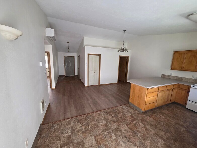 Building Photo - 294 Stadium Dr N