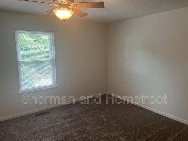 Building Photo - 303 W Clifton Ave