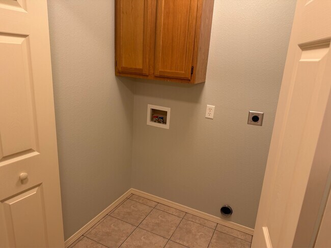 Building Photo - 720 Appleridge Dr