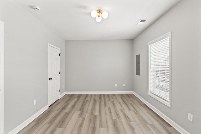 Building Photo - 316 Silverton Way