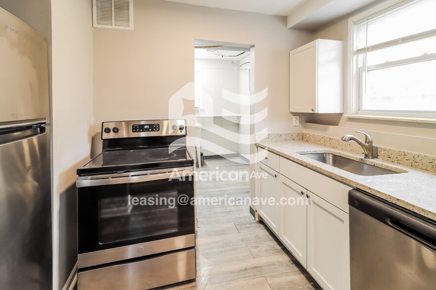 Building Photo - 1593 Leblanc St