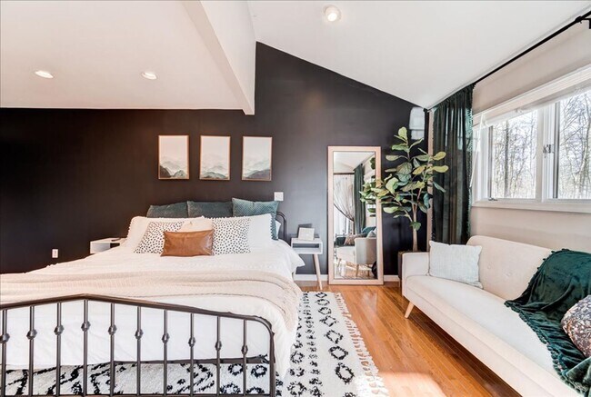 Building Photo - 441 Burlingham Rd