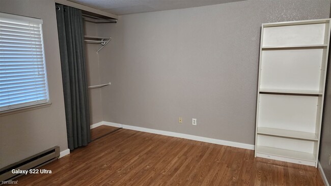 Building Photo - 1 br, 1 bath Condo - 11717 93rd Avenue Nor...