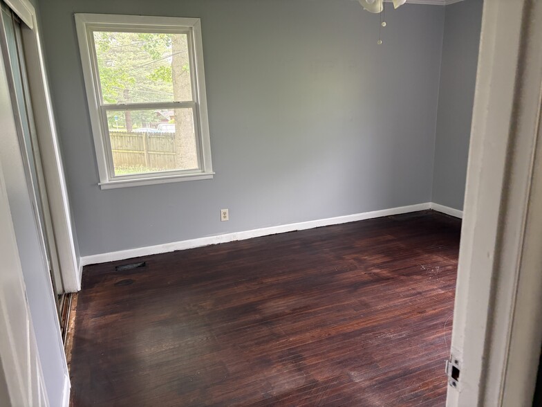 Building Photo - 2405 Ridgeland Dr