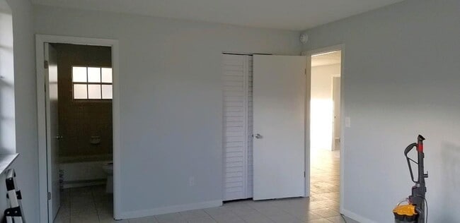 Building Photo - 354 Shores Blvd